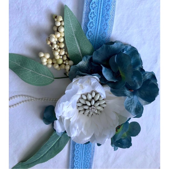 Belly Corsage - Blue/White - Blue Burlap Ribbon - Picture 6 of 12